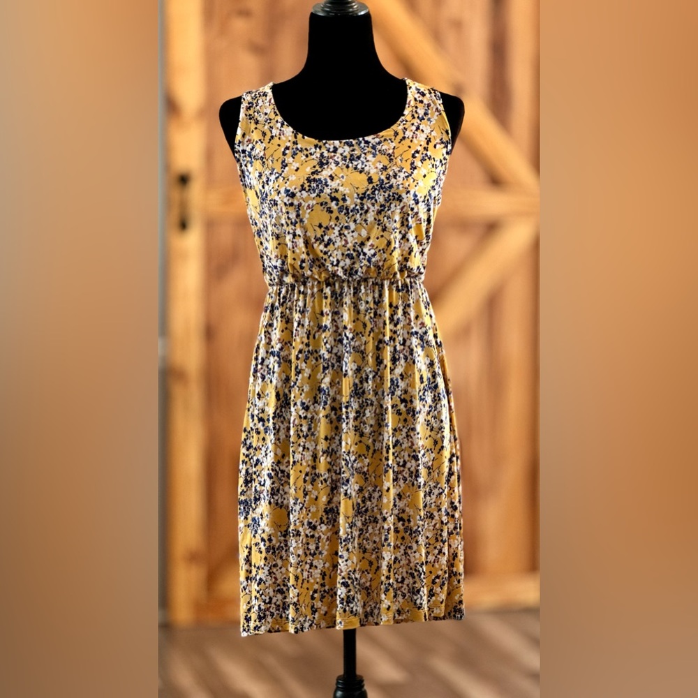 Yellow Floral Midi Dress w/ cinched Waist & Cross Strap Design on Back Size Sm